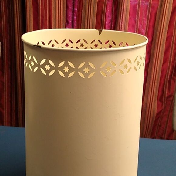 Floral Painted Toleware? Metal Waste Bin Decorative cut outs upper edge - Picture 3 of 13